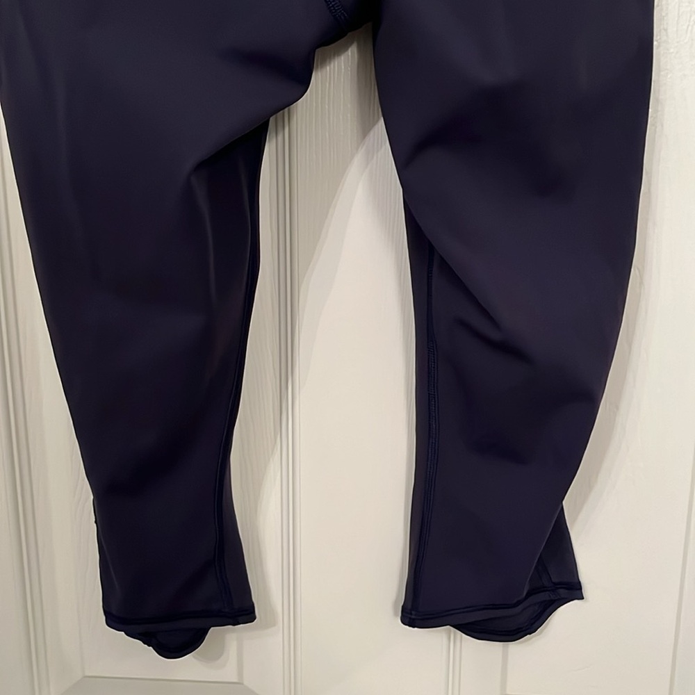 Lululemon Midnight Navy Train Times Crop 17” Size 8 Running Yoga Athletic Capri - Picture 7 of 13